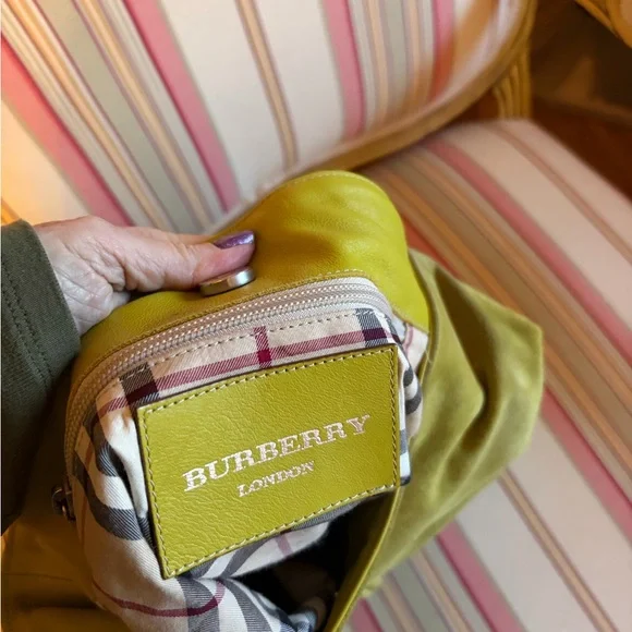 Oh So Chic Burberry Green Suede Shoulder/Hobo Bag Horn Closure. - Picture 2 of 12